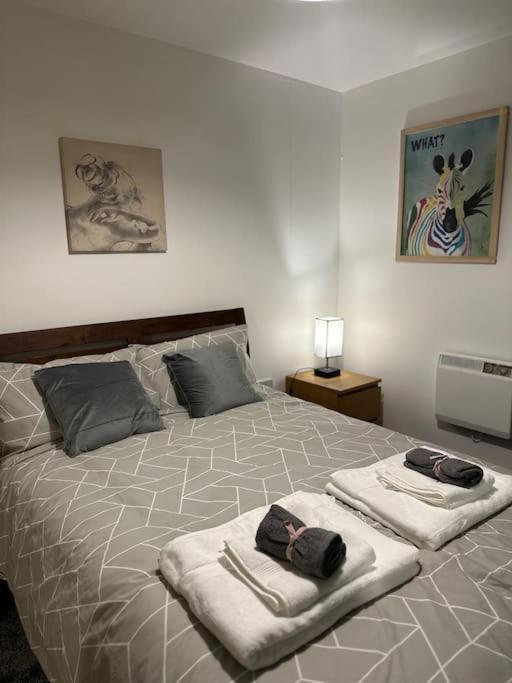 Entire Flat In Ealing Apartment Londra Exterior foto